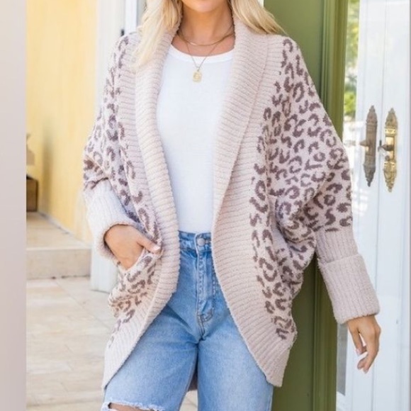Sweet Lovely by Jen Leopard
Pattern Sweater Cardigan M/L - Picture 7 of 7